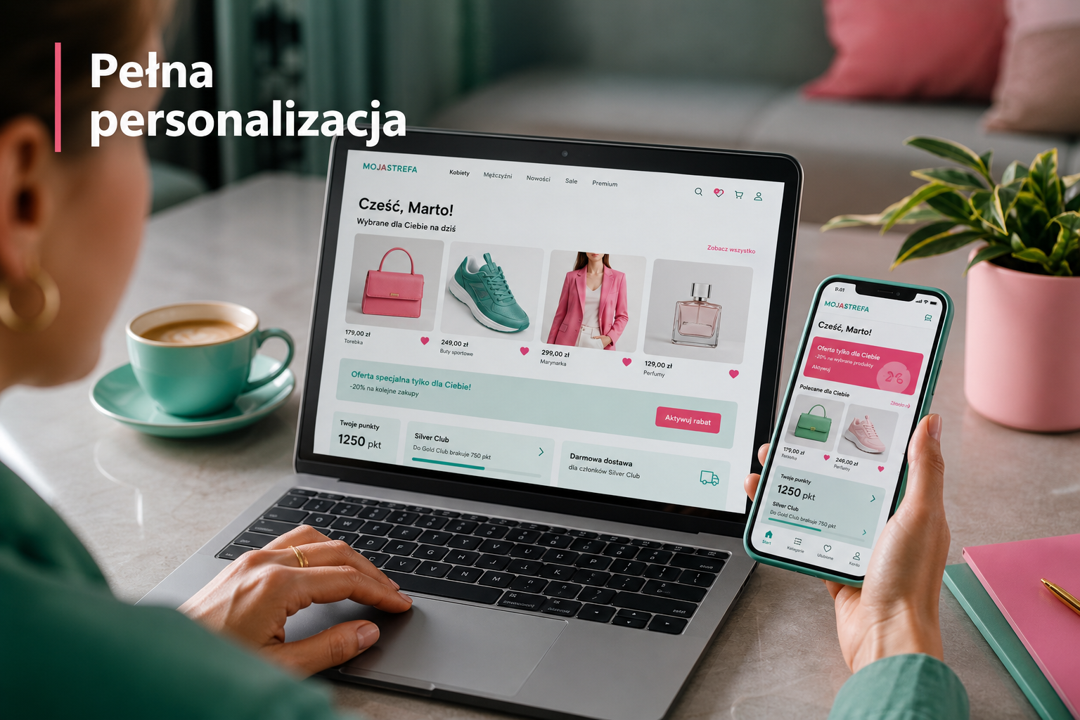 Klient korzysta z laptopa i smartfona z AI-personalizacją zakupów, napis: Pełna personalizacja